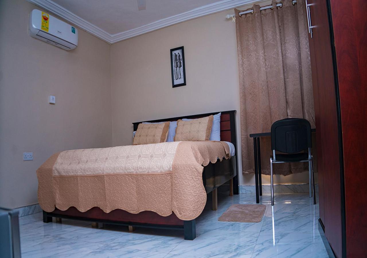 La-Viv Royal Hotel Kumasi Extérieur photo